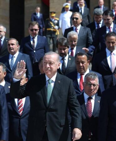 Cumhurbaşkanı Erdoğan ziyareti sırasında Anıtkabir’de gergin anlar 'Recep Tayyip Erdoğan' sloganları yükseldi!
