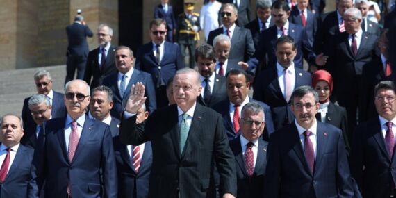 Cumhurbaşkanı Erdoğan ziyareti sırasında Anıtkabir’de gergin anlar: ‘Recep Tayyip Erdoğan’ sloganları yükseldi!