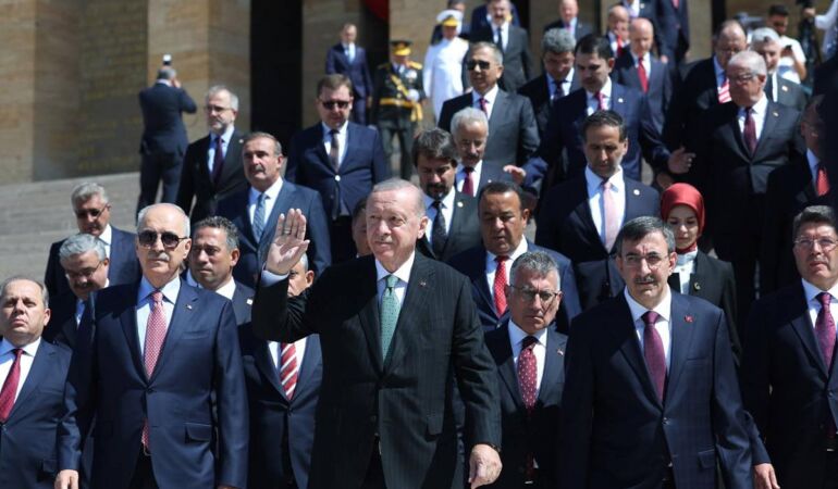 Cumhurbaşkanı Erdoğan ziyareti sırasında Anıtkabir’de gergin anlar 'Recep Tayyip Erdoğan' sloganları yükseldi!