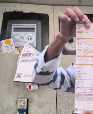 Elektrikte yeni tarife tepkisi 'Mum mu yakalım, nasıl az kullanalım'