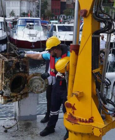 Marmara Denizi'nde akılalmaz kirlilik Denizden çamaşır makinesi ve lastik çıktı