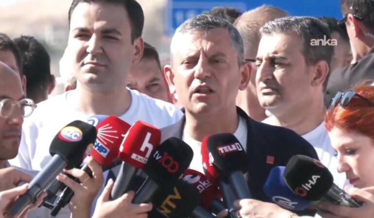 Özel’den Emniyet’in paylaşımına tepki 'O fotoğraf olmasa bayrak da makam da olmazdı'