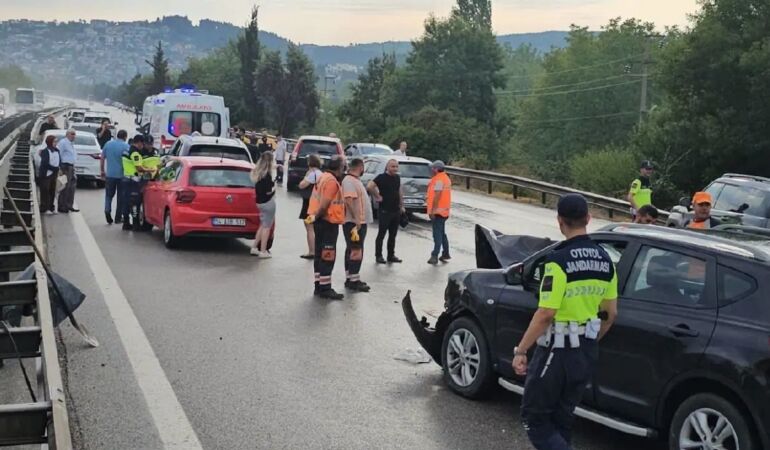 TEM Otoyolu'nda zincirleme kaza Yaralılar var!