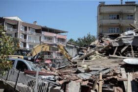 balıkesir depreminde yıklan binanın sahibine ve müteahhitine gözaltı kararı