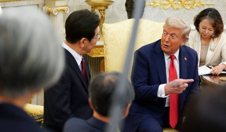 Elindeki morluk dikkat çekmişti: Beyaz Saray’dan Donald Trump açıklaması!