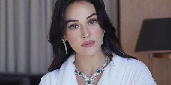 Esra Bilgiç’ten sevgilisi Faruk Sabancı ile romantik tatil pozları!