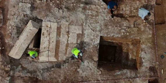 1700 yıllık sır çözüldü: Arnavutluk’ta Roma dönemine ait görkemli mezar odası bulundu!