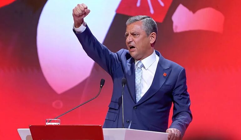 Akademisyenlerden 'Demokrasi onurumuzdur' çağrısı CHP ve Özgür Özel’e destek