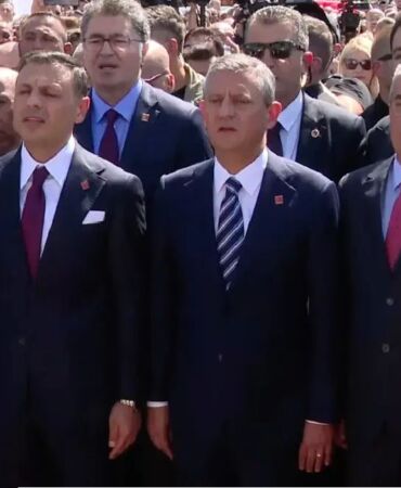 CHP 102. kuruluş yıldönümünü kutladı Özel ve Çelik Taksim’de