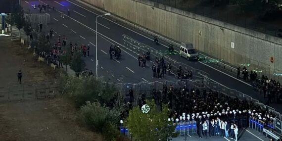 CHP İstanbul İl Başkanlığı polis ablukasında: 10 gözaltı!