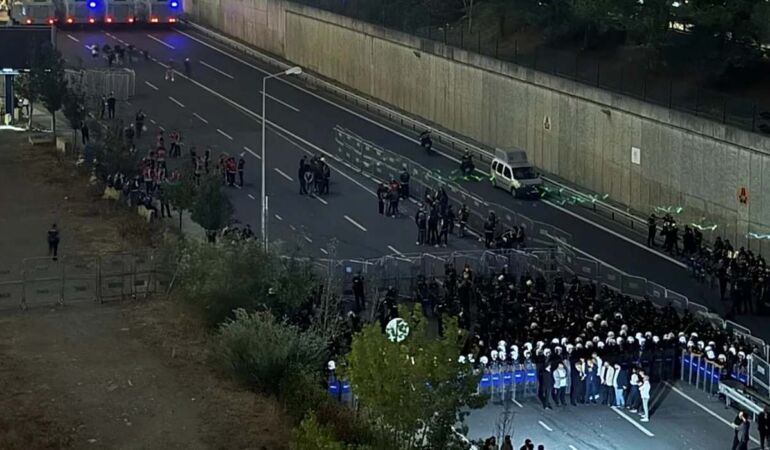 CHP İstanbul İl Başkanlığı polis ablukasında 10 gözaltı!