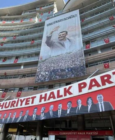 CHP İstanbul İl yönetimi görevden uzaklaştırıldı MYK olağanüstü toplanıyor