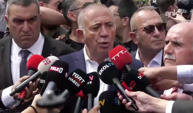 Kafasına su şişesi atıldı! Kayyum Gürsel Tekin’den ilk açıklama 'Biz kayyum değiliz, çağrı heyetiyiz'