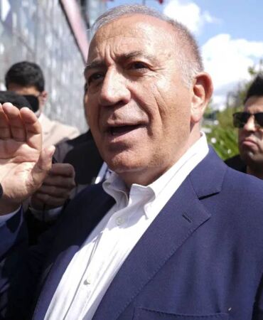 Kayyum Gürsel Tekin geri adım atmıyor 'Özgür Özel’i karşılayacağım'