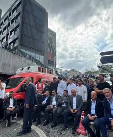 Kayyum gerginliği büyüyor CHP’liler barikat önünde nöbette