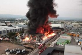 Kocaeli'nde lojistik deposunda yangın