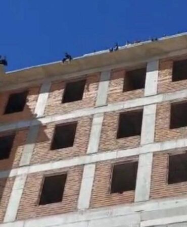 Maaş alamayan işçiler Gaziantep’te toplu intihar girişiminde bulundu!