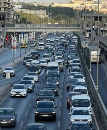 Okullarda uyum haftası başladı İstanbul’da trafik yüzde 60’a çıktı!