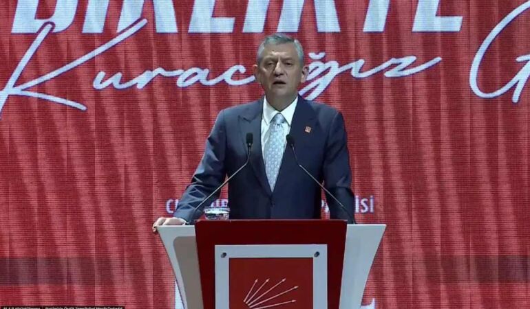 Özgür Özel’den kürsüde Ekrem İmamoğlu mesajı: ‘Tek suçu Cumhurbaşkanlığı’na aday olmak’