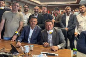 'Polisle girmem' demişti, polisle girdi Gürsel Tekin binada! Özgür Çelik makam odasından paylaştı