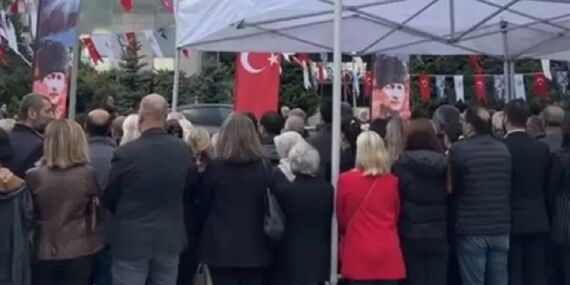 Bayrampaşa’da Cumhuriyet Bayramı’nda ‘irade gaspı’ protestosu: Yurttaşlar sırtını döndü!