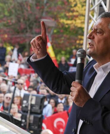 Brüksel’de on binler CHP mitinginde buluştu! Özgür Özel’den dikkat çeken sözler