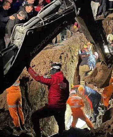 Bursa’da korkunç olay Kanalizasyon çalışmasında 2 kardeş göçük altında yaşamını yitirdi