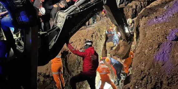 Bursa’da korkunç olay: Kanalizasyon çalışmasında 2 kardeş göçük altında yaşamını yitirdi