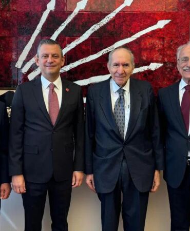 CHP’nin eski Genel Başkanı Hikmet Çetin’den üzücü haber Hastaneye kaldırıldı