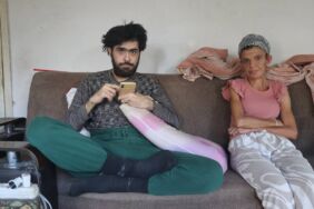 Depremden sonra eve kapandı