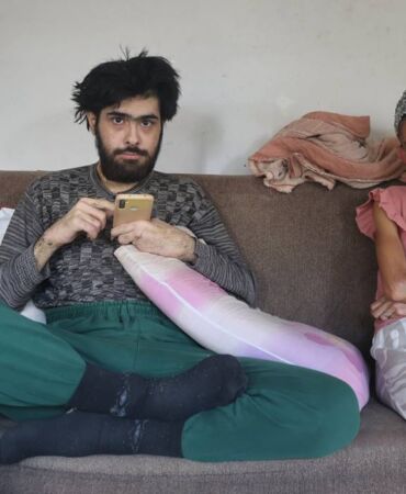 Depremden sonra eve kapandı