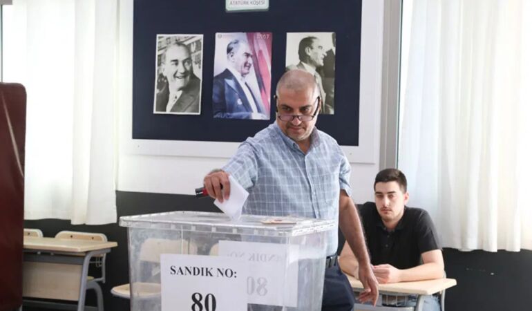 Ersin Tatar ve 6 aday KKTC cumhurbaşkanlığı için yarışıyor