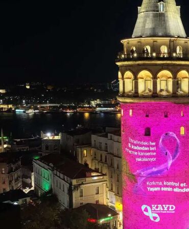 'Meme Kanseri Farkındalık Ayı' Galata Kulesi pembe renkle ışıklandırıldı