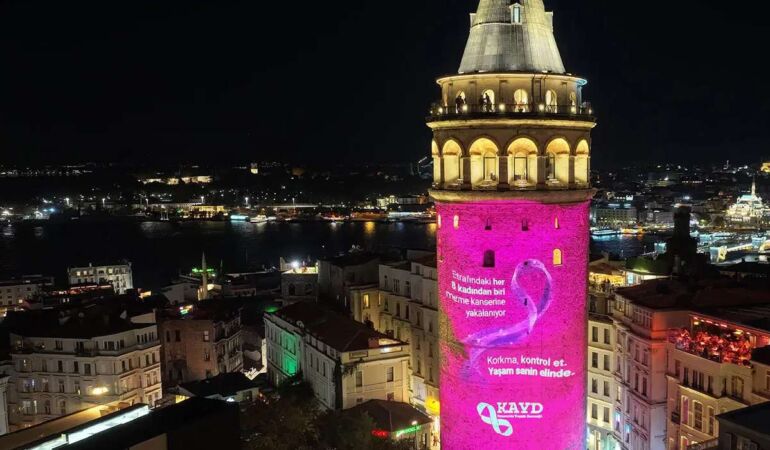 'Meme Kanseri Farkındalık Ayı' Galata Kulesi pembe renkle ışıklandırıldı