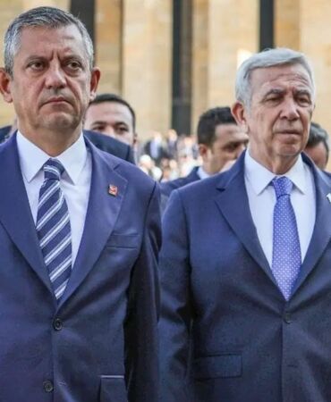 Özgür Özel’in grup konuşmasının ardından Mansur Yavaş Meclis’te Özel’i ziyaret etti