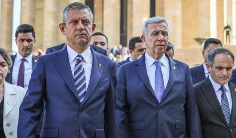 Özgür Özel’in grup konuşmasının ardından Mansur Yavaş Meclis’te Özel’i ziyaret etti