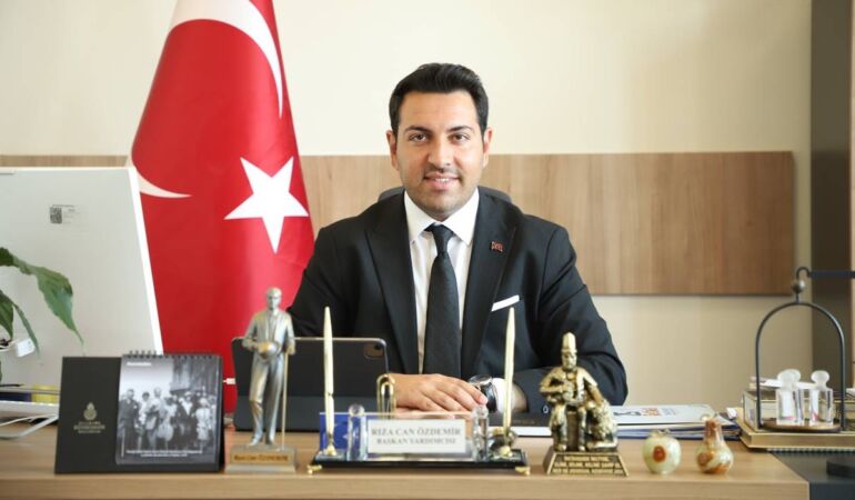 Büyükçekmece eski Belediye Başkan Yardımcısı Özdemir ile beraberindeki 2 kişiye tahliye kararı!