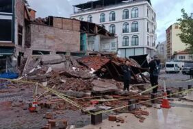 Sındırgı depremi sonrası yıkımın boyutu ortaya çıktı 22 kişi yaralandı!