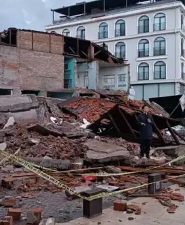 Sındırgı depremi sonrası yıkımın boyutu ortaya çıktı 22 kişi yaralandı!