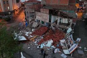 Sındırgı depremi sonrası yıkımın boyutu ortaya çıktı 22 kişi yaralandı!2