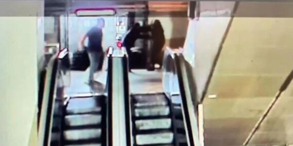 Taksim’de dehşet: Para vermeyince bıçaklanarak öldürüldü!