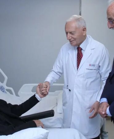 Zatürre tedavisi gören Hikmet Çetin hastaneden taburcu oldu