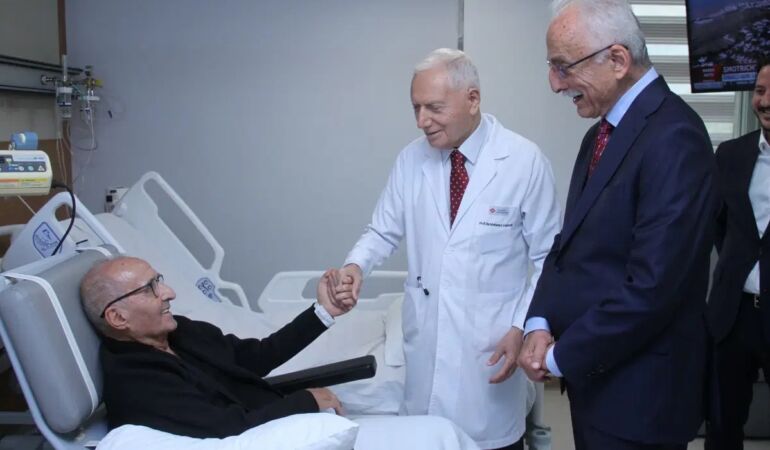 Zatürre tedavisi gören Hikmet Çetin hastaneden taburcu oldu