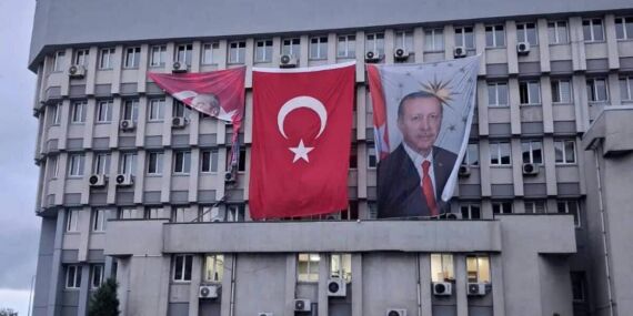 Zonguldak Valiliği’nde şoke eden hareket: Atatürk posteri klima ünitelerinin arkasına sıkıştırıldı!