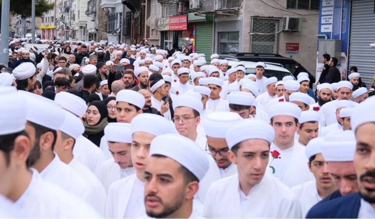 İsmailağa cemaatinden İstanbul’un göbeğinde sarık ve cübbeli yürüyüş!