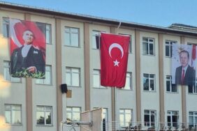 okullarda erdoğan posteri