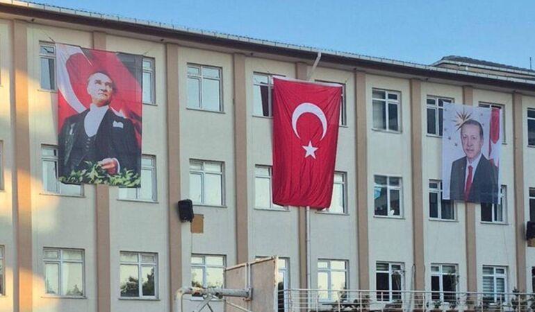 Okullara ‘Erdoğan posteri’ talimatı: ‘Atatürk, hiçbir makamla kıyaslanamaz’