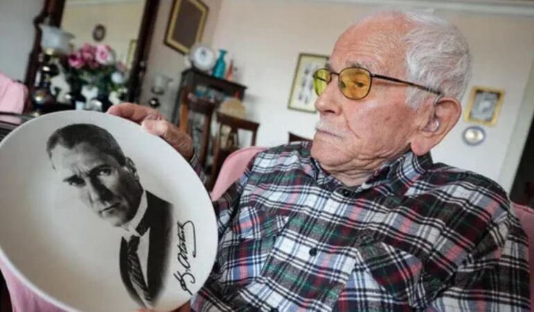 101 yaşındaki emekli öğretmen Atatürk’le anısını anlattı 'Bir daha görsem yüreğimi veririm