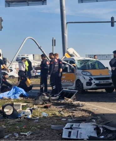 Diyarbakır'da feci kaza 2 ölü, 3 yaralı
