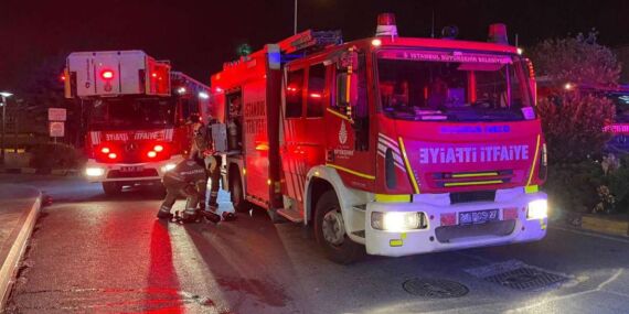 Esenyurt’ta otelde yangın: Yurttaşlar merdivenle tahliye edildi